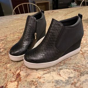 Wedge sneakers